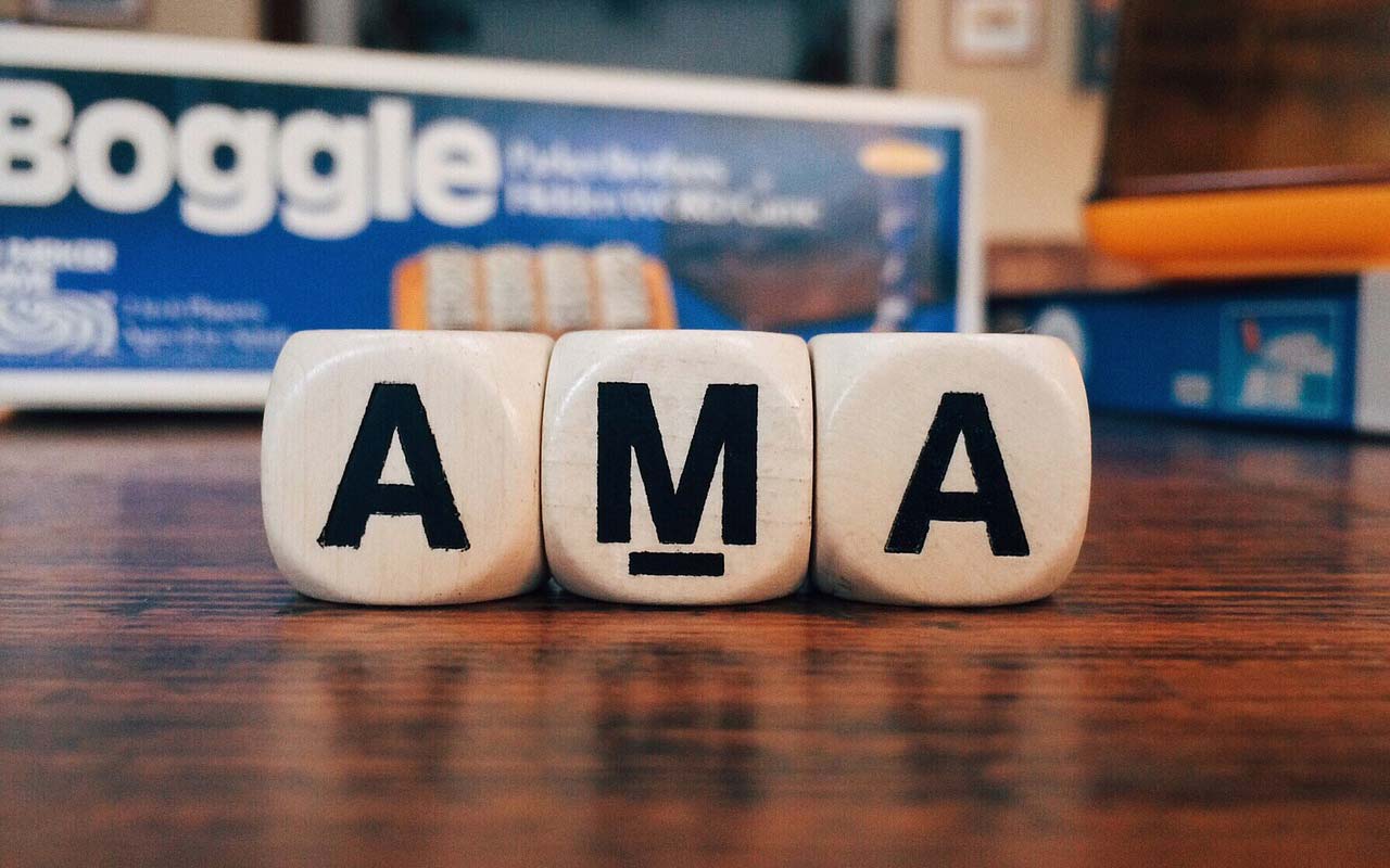 3个字母块拼出首字母缩写“AMA”-一个缩写的例子。