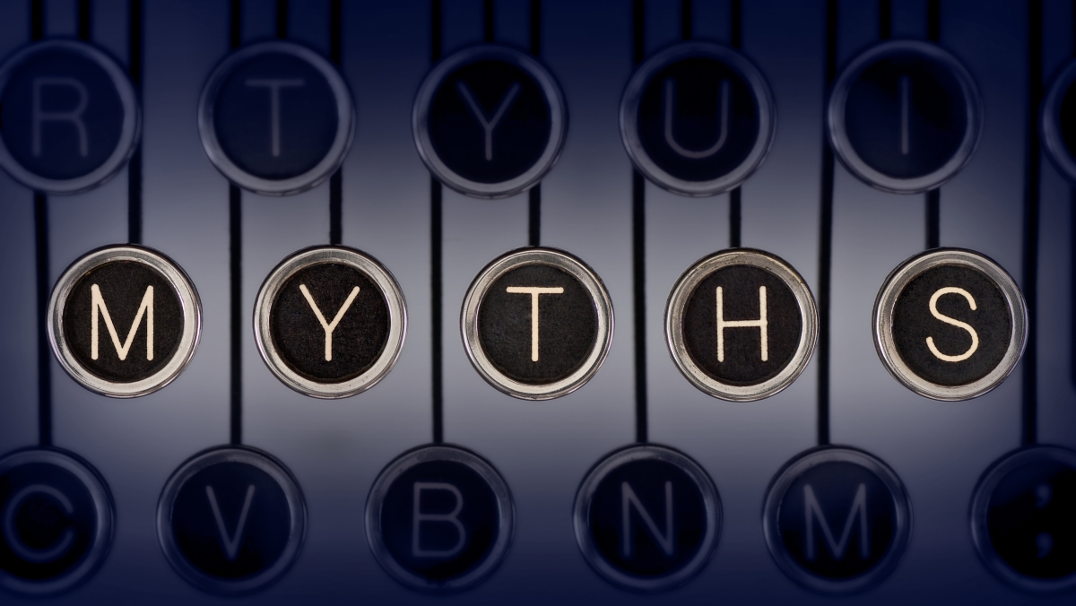 打字机的键盘上拼写着“神话”
