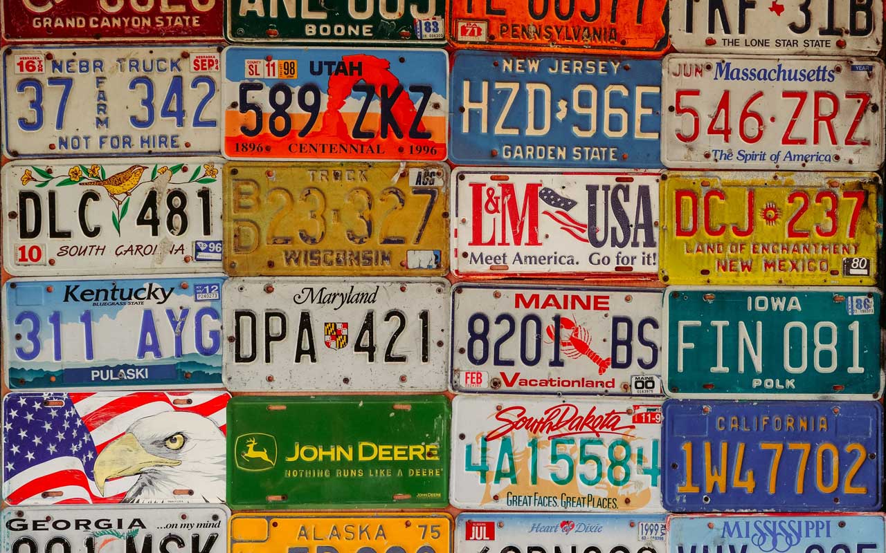 许多不同州的许可证板（也称为号码板）在美国中的许多不同州
