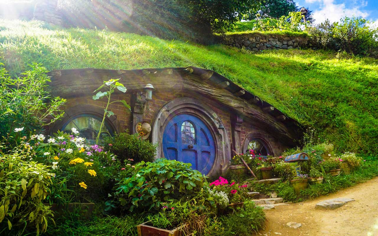 来自戒指之王的霍比特之家。您可以使用Hobbiton作为您的故事方法的位置。